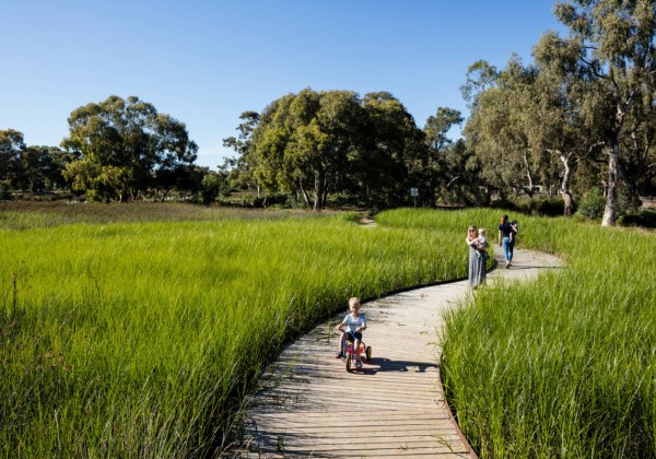 Oaklands Park and Wetland